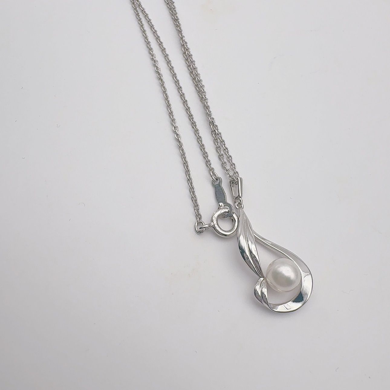 Mikimoto Necklace with 6.2mm pearl pendant and 40.5cm chain in silver tone