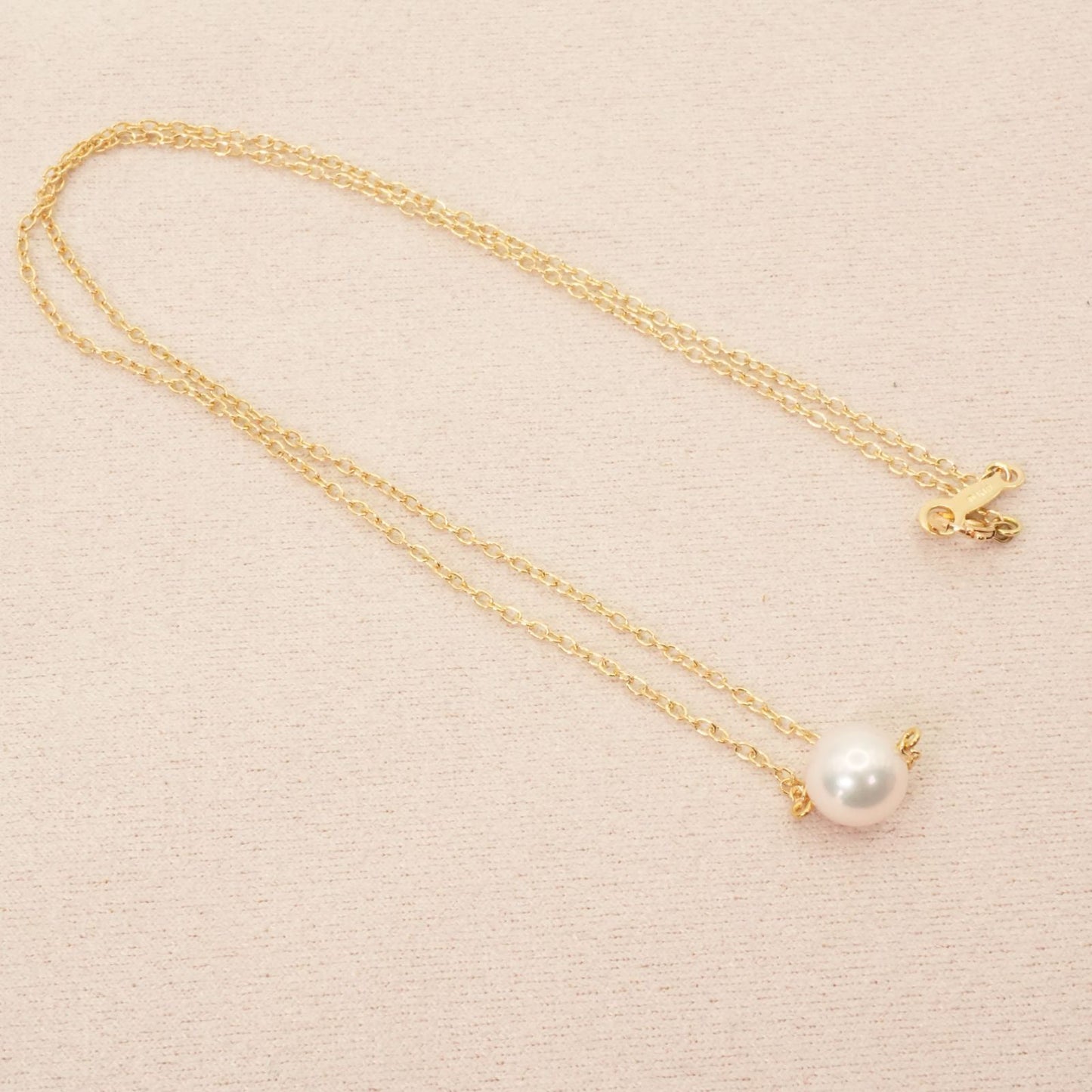 Mikimoto K18 Akoya pearl necklace model 25-420S featuring a single pearl on a gold chain