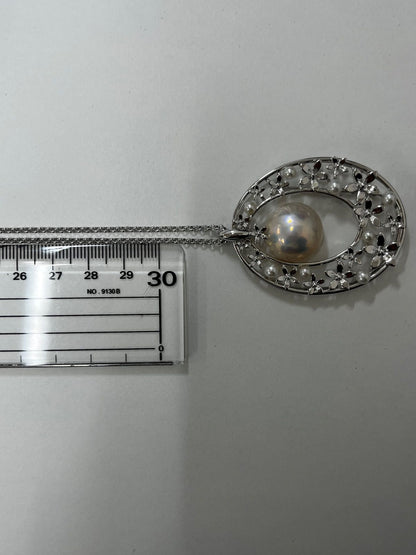 TASAKI necklace brooch featuring a 1.5 cm Mabe pearl set in silver 925 with a 32 cm chain