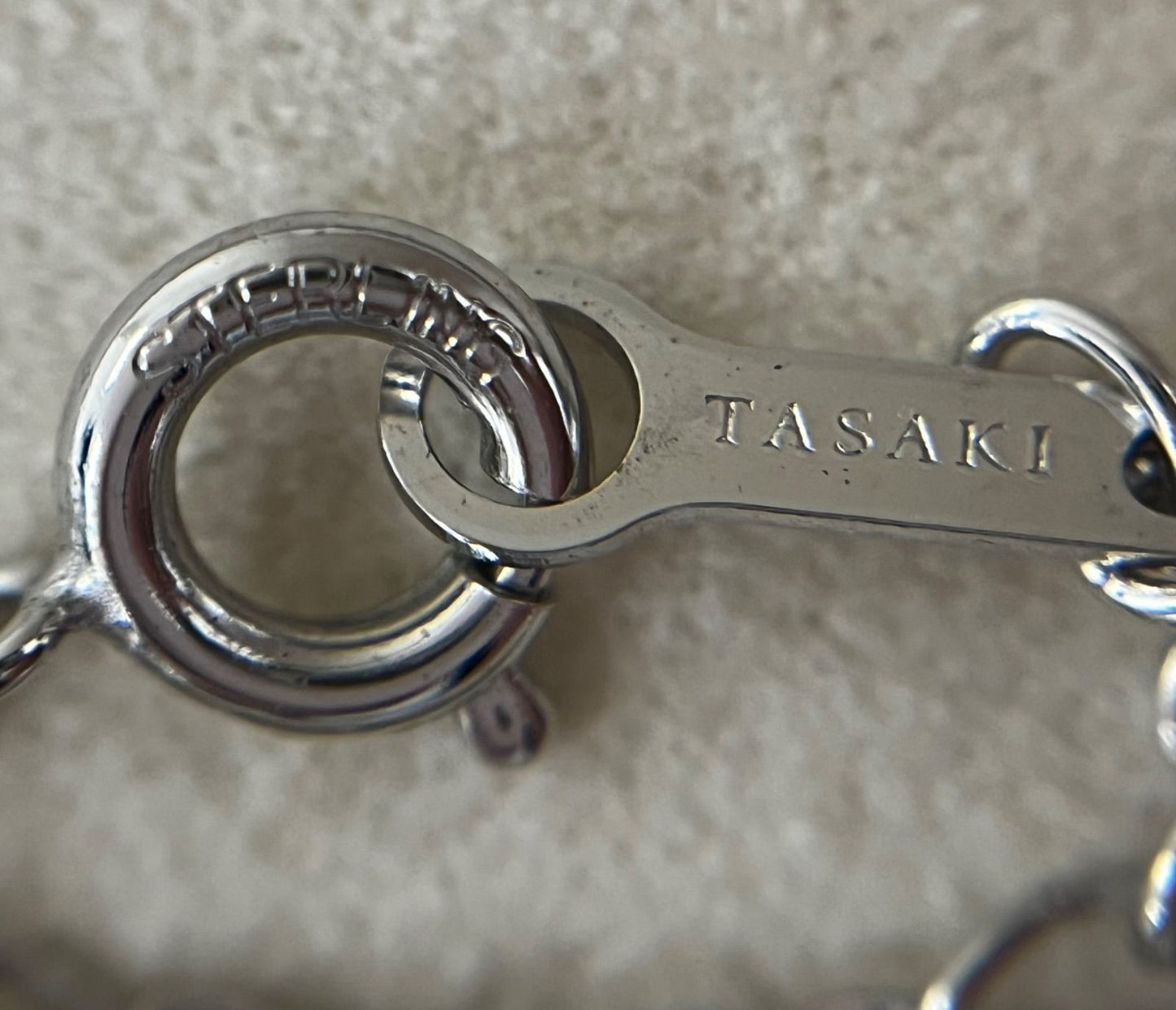 TASAKI necklace brooch featuring a 1.5 cm Mabe pearl set in silver 925 with a 32 cm chain