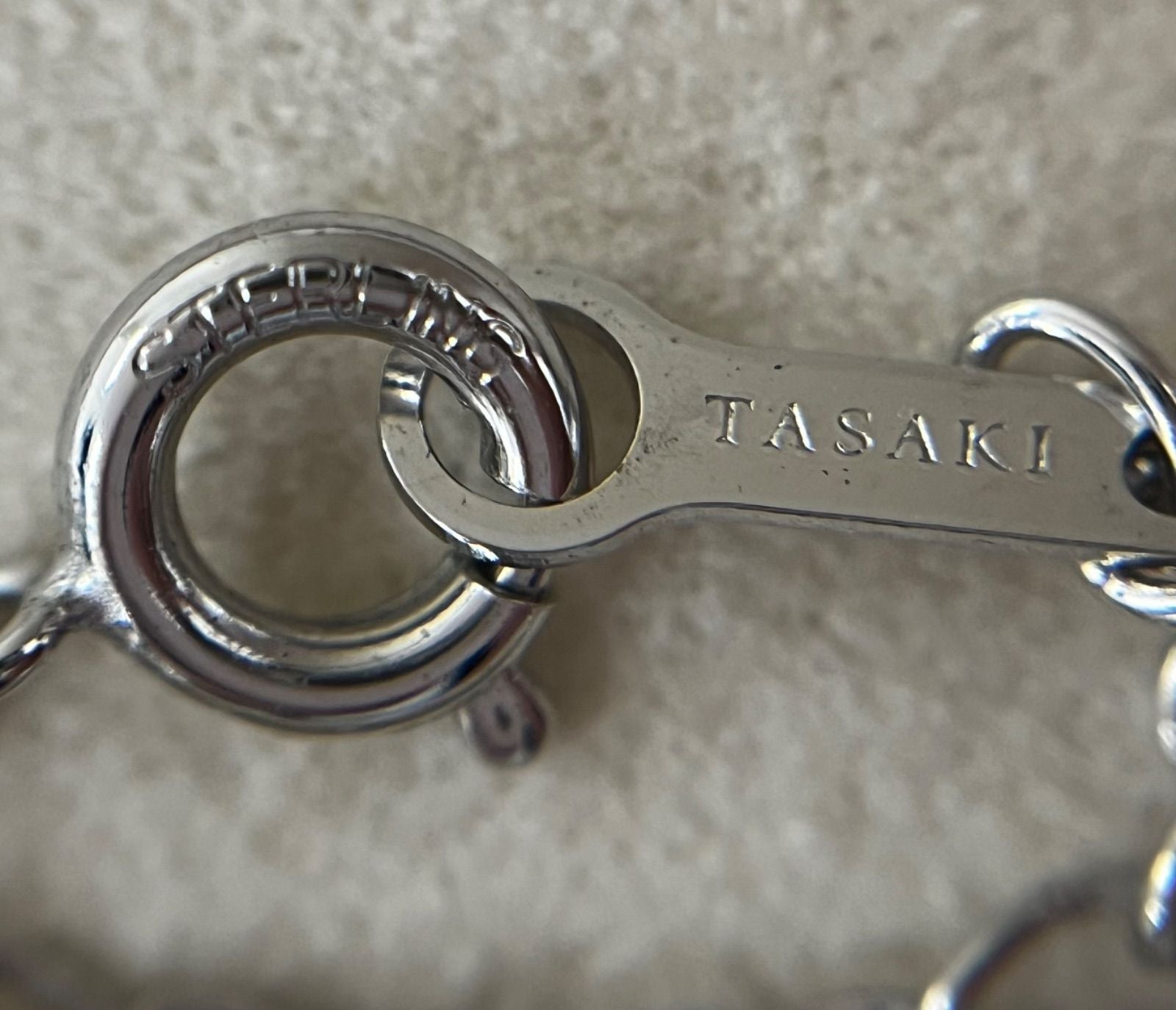 TASAKI necklace brooch featuring a 1.5 cm Mabe pearl set in silver 925 with a 32 cm chain