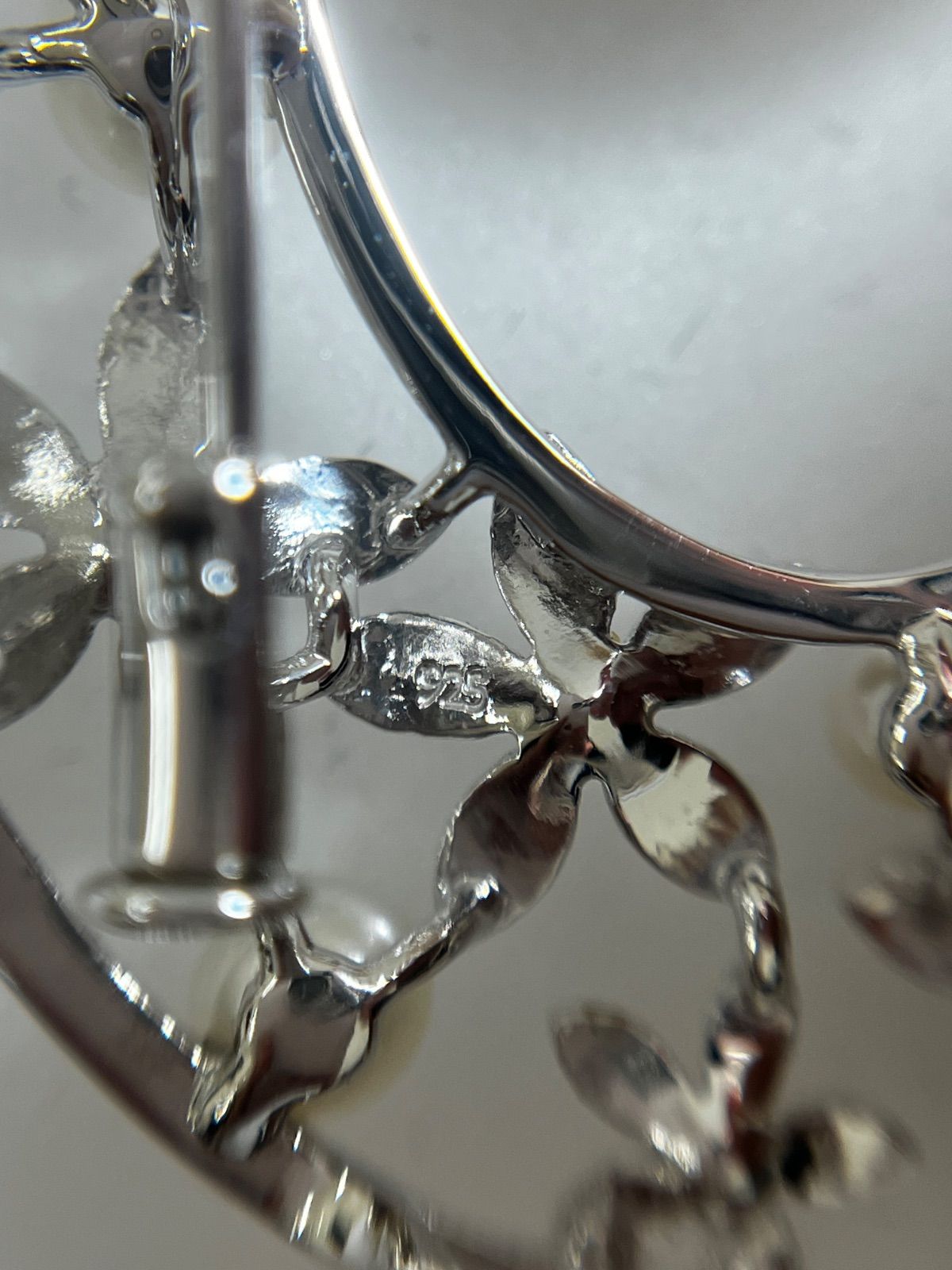 TASAKI necklace brooch featuring a 1.5 cm Mabe pearl set in silver 925 with a 32 cm chain