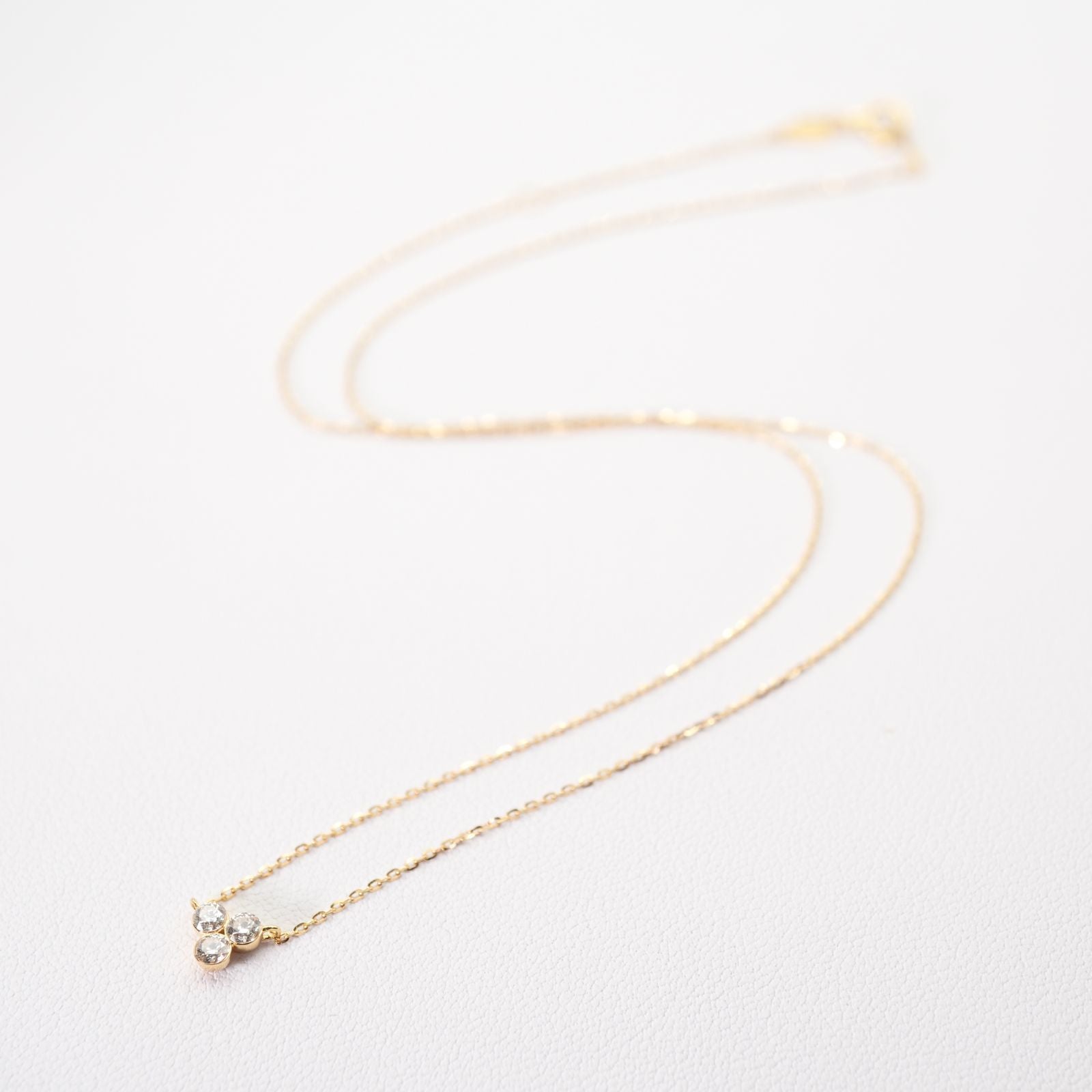 Agete K18 3-P diamond necklace featuring 0.15 carats diamonds on a delicate gold chain