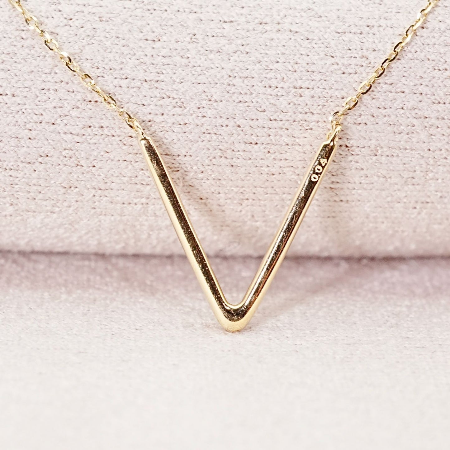 Agete K18 V Line Diamond Necklace 25-1402S featuring 0.04ct diamonds on a refined V line design