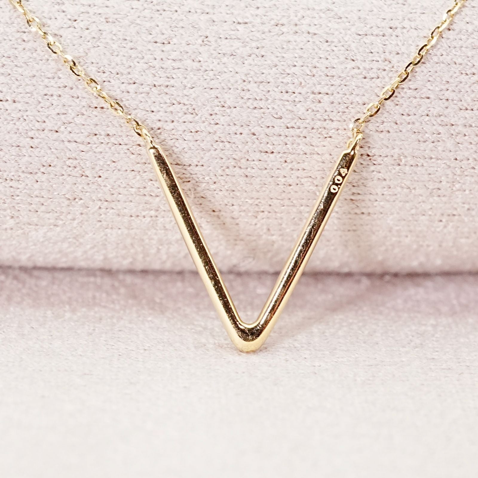 Agete K18 V Line Diamond Necklace 25-1402S featuring 0.04ct diamonds on a refined V line design