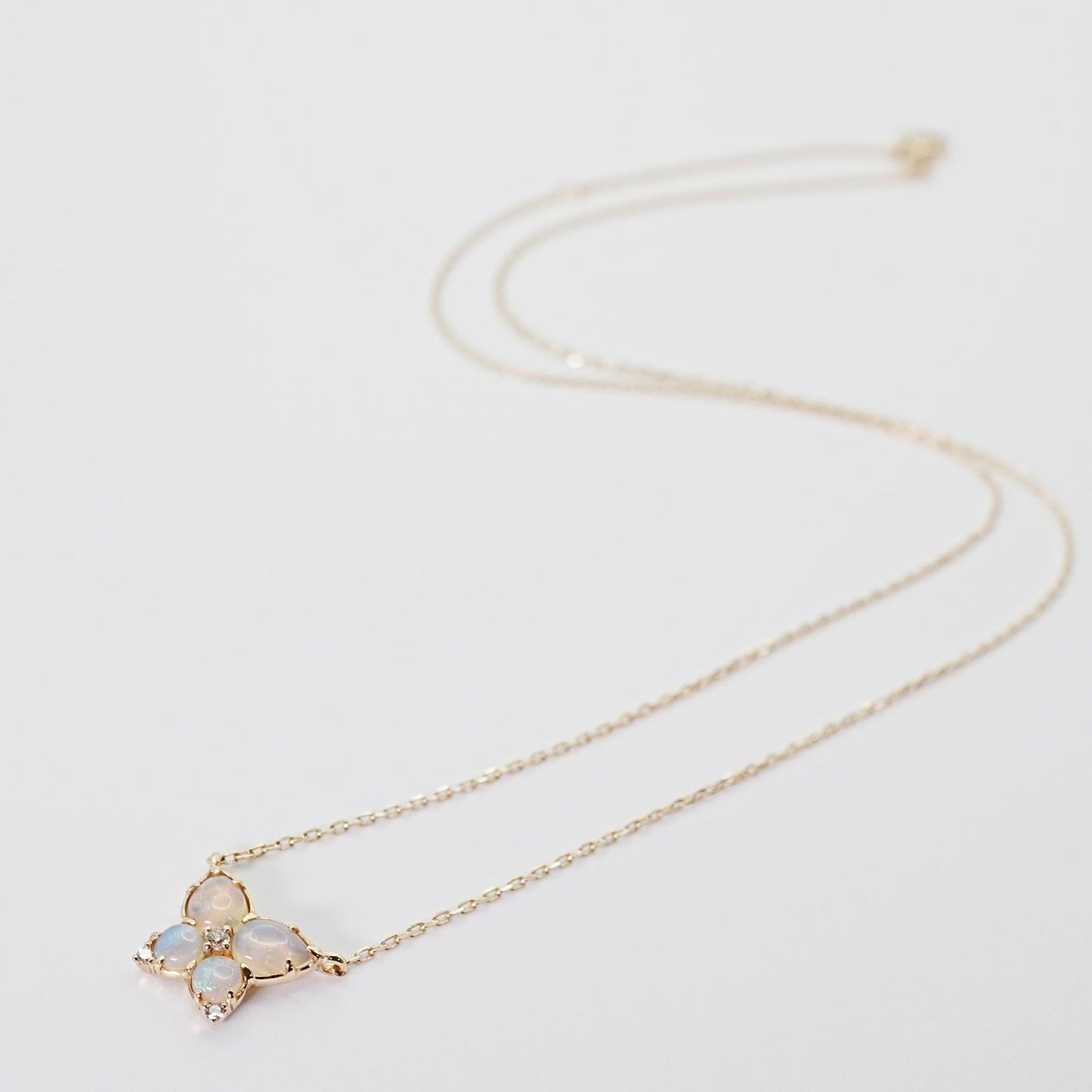 Agaat butterfly necklace with K14 gold, opal stone, and small diamond on delicate chain