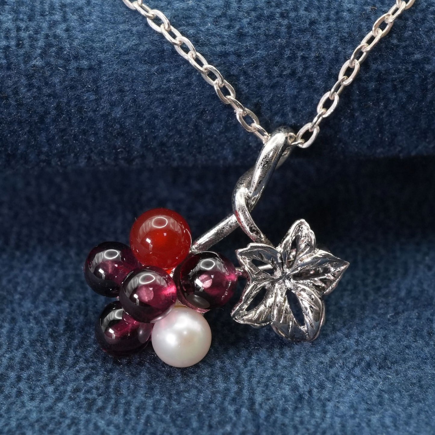 Mikimoto limited edition pearl and carnelian necklace brooch with K18 gold and Silver 925 clasp
