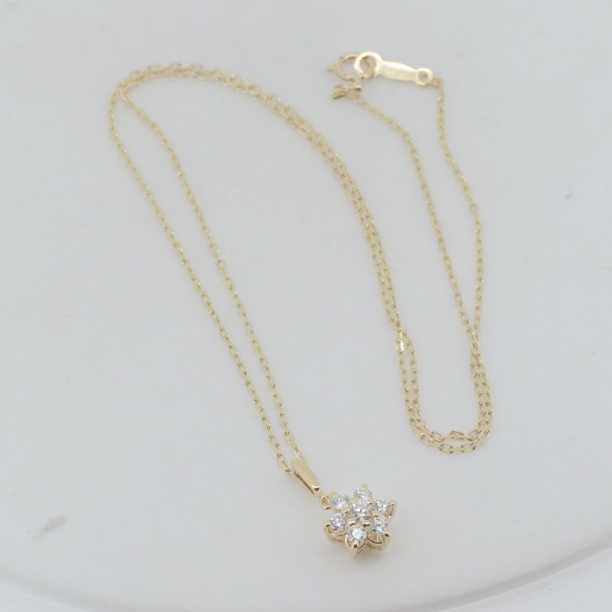 Mikimoto diamond necklace 0.34ct set in 18k yellow gold with fine chain