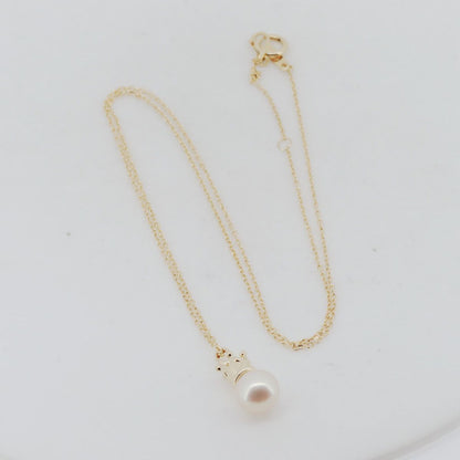 Tasaki pearl necklace featuring 7.4mm pearls on 18K yellow gold chain, 38-41.5cm length
