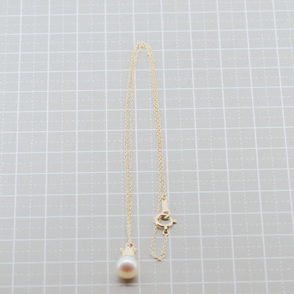 Tasaki pearl necklace featuring 7.4mm pearls on 18K yellow gold chain, 38-41.5cm length