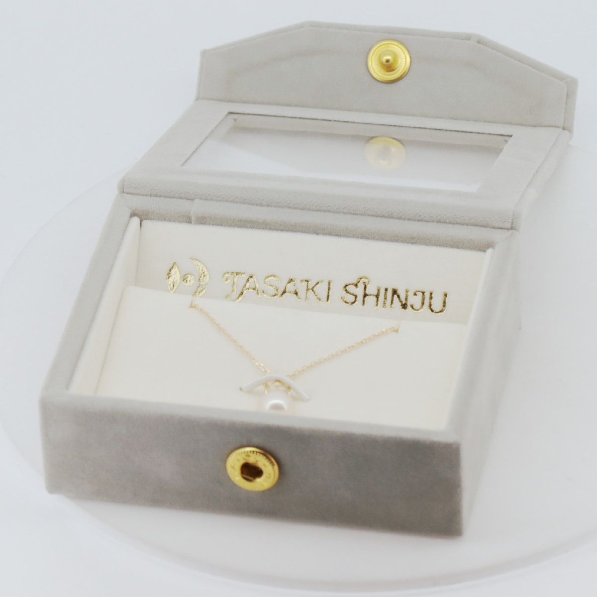 Tasaki pearl necklace featuring 7.4mm pearls on 18K yellow gold chain, 38-41.5cm length