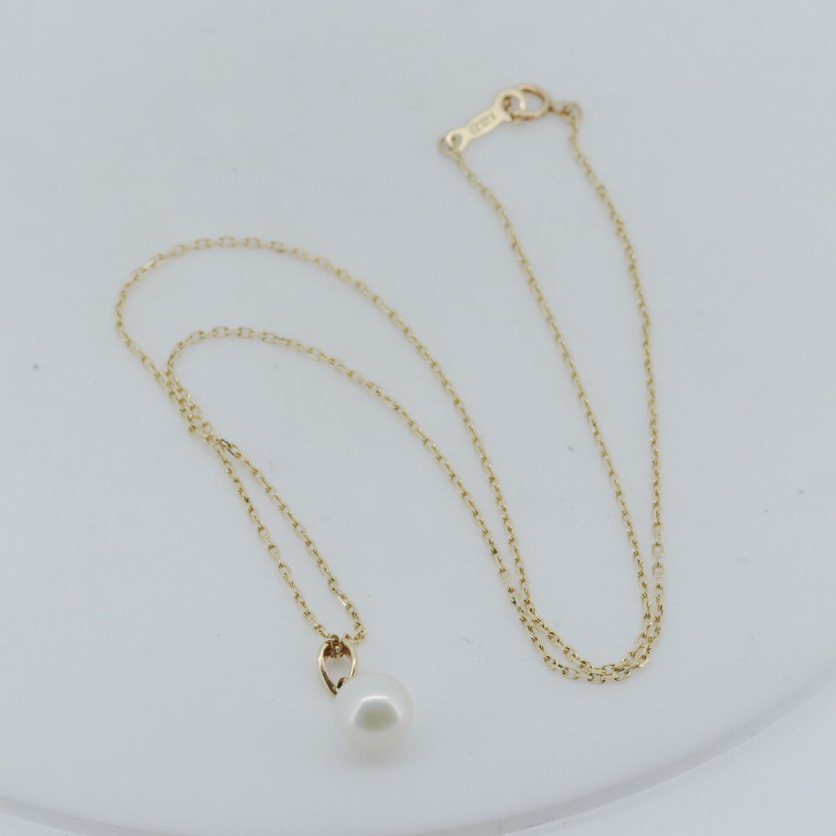Mikimoto pearl necklace with 7.3mm pearl and 18K yellow gold chain adjustable up to 40 cm