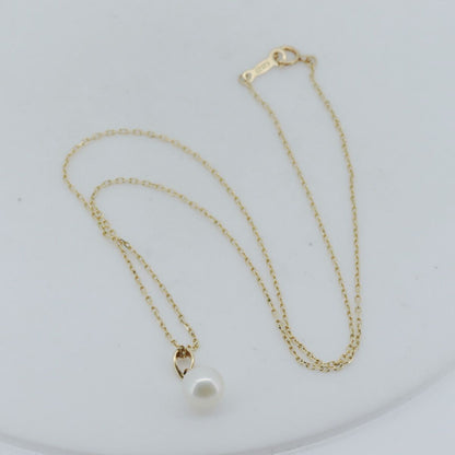 Mikimoto pearl necklace with 7.3mm pearl and 18K yellow gold chain adjustable up to 40 cm