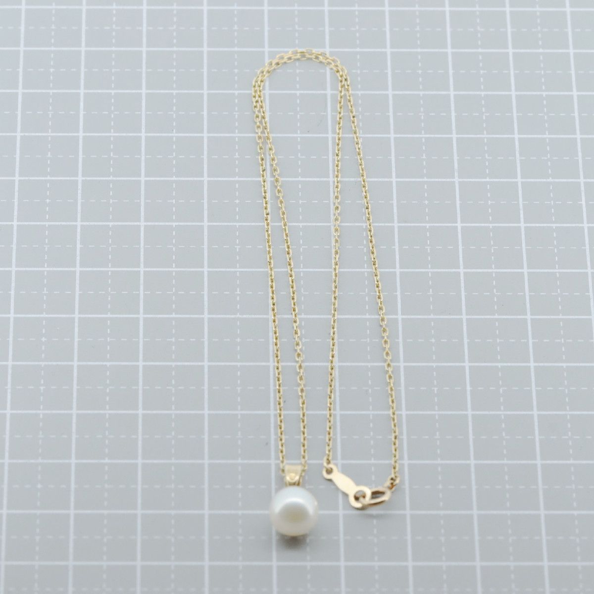 Mikimoto pearl necklace with 7.3mm pearl and 18K yellow gold chain adjustable up to 40 cm