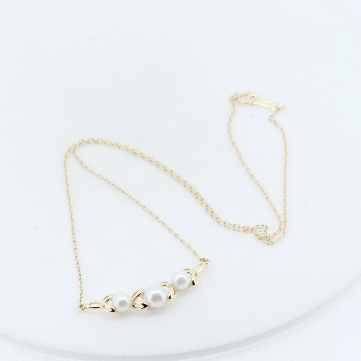 Mikimoto pearl necklace with 4.8mm to 5.9mm pearls set in 18K yellow gold chain