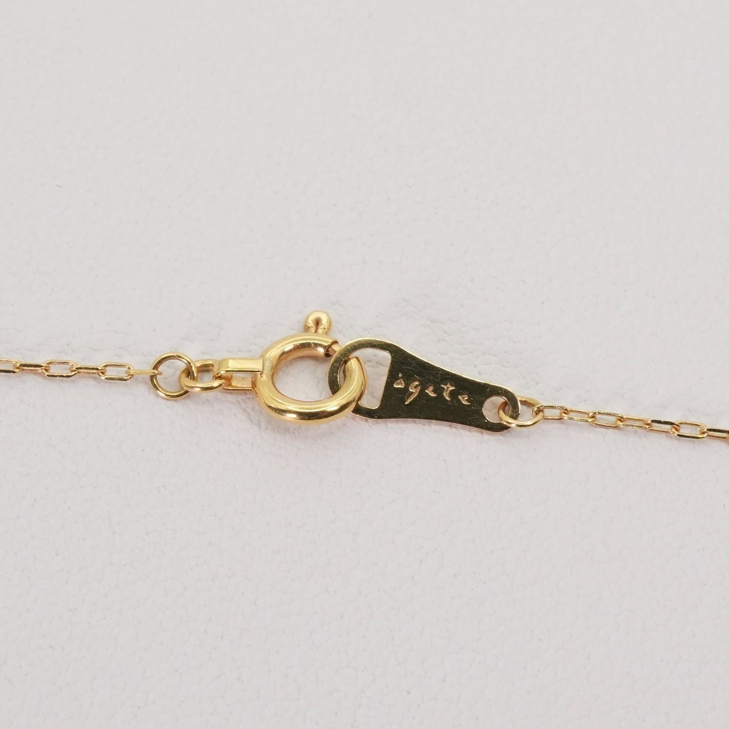 Agate K18 gold necklace pendant with diamond and freshwater pearl on a white background