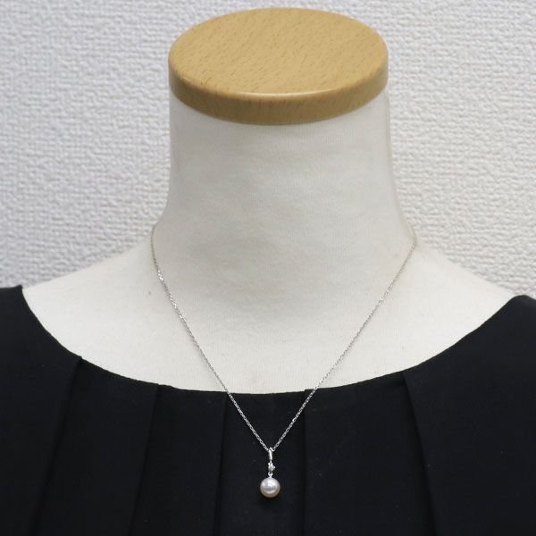 Mikimoto K18WG pendant necklace with 7.6mm Akoya pearl and diamond accents