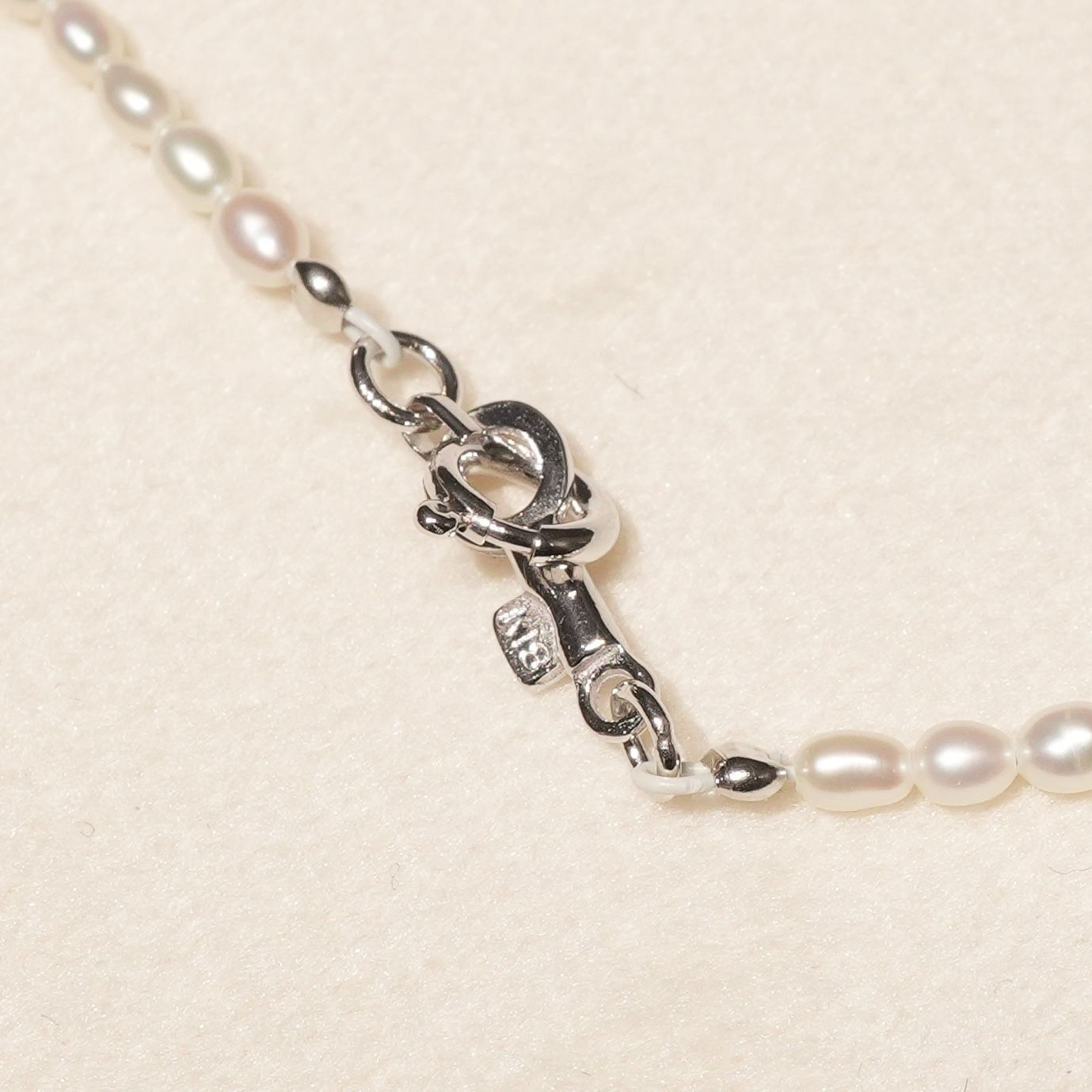 Mikimoto pearl pendant necklace with 18K white gold chain and silver pearl top, model 25-3060