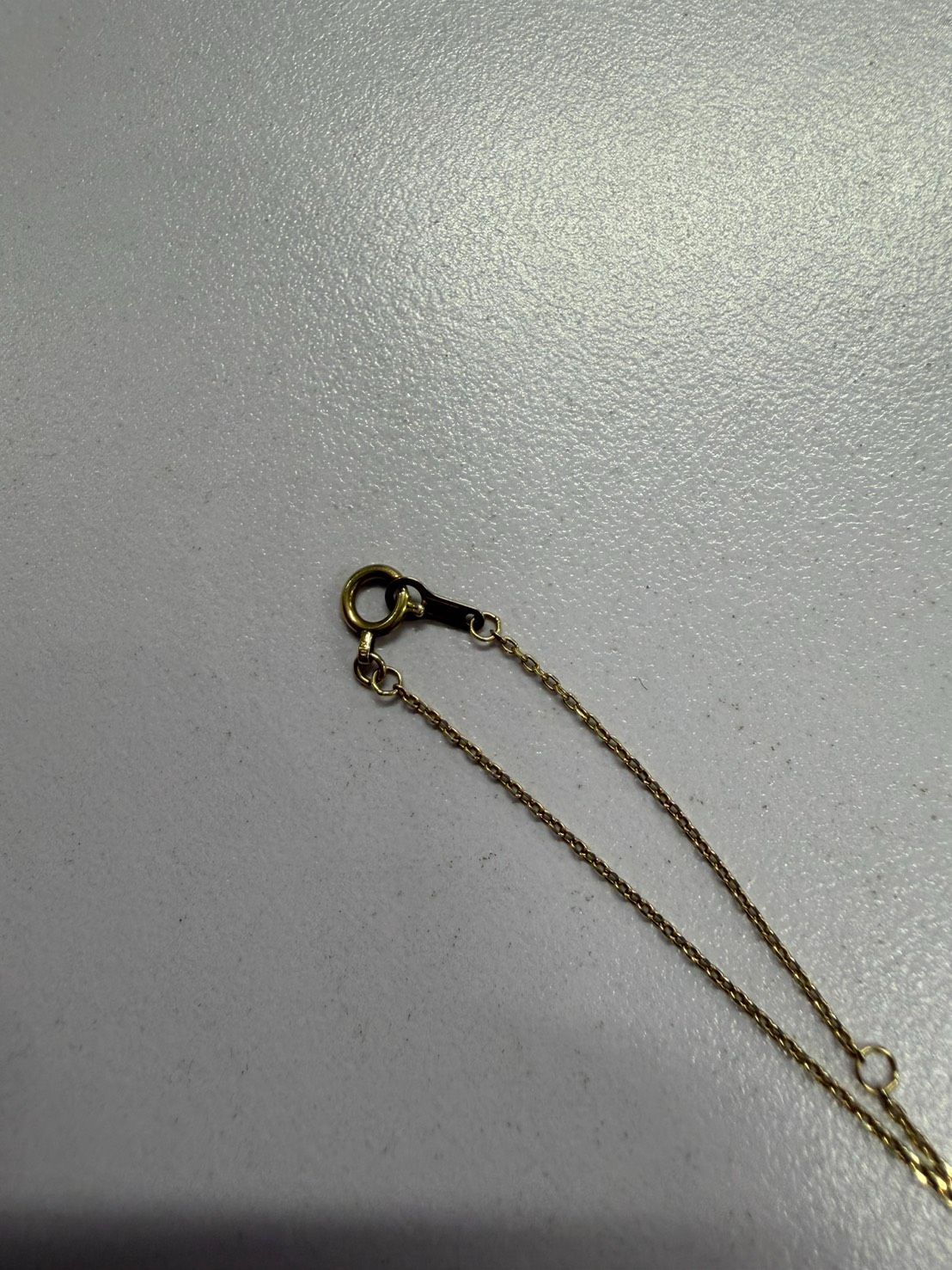Agete K10 10 karat gold necklace with heart motif pendant on 38cm chain weighing 1.1 grams
