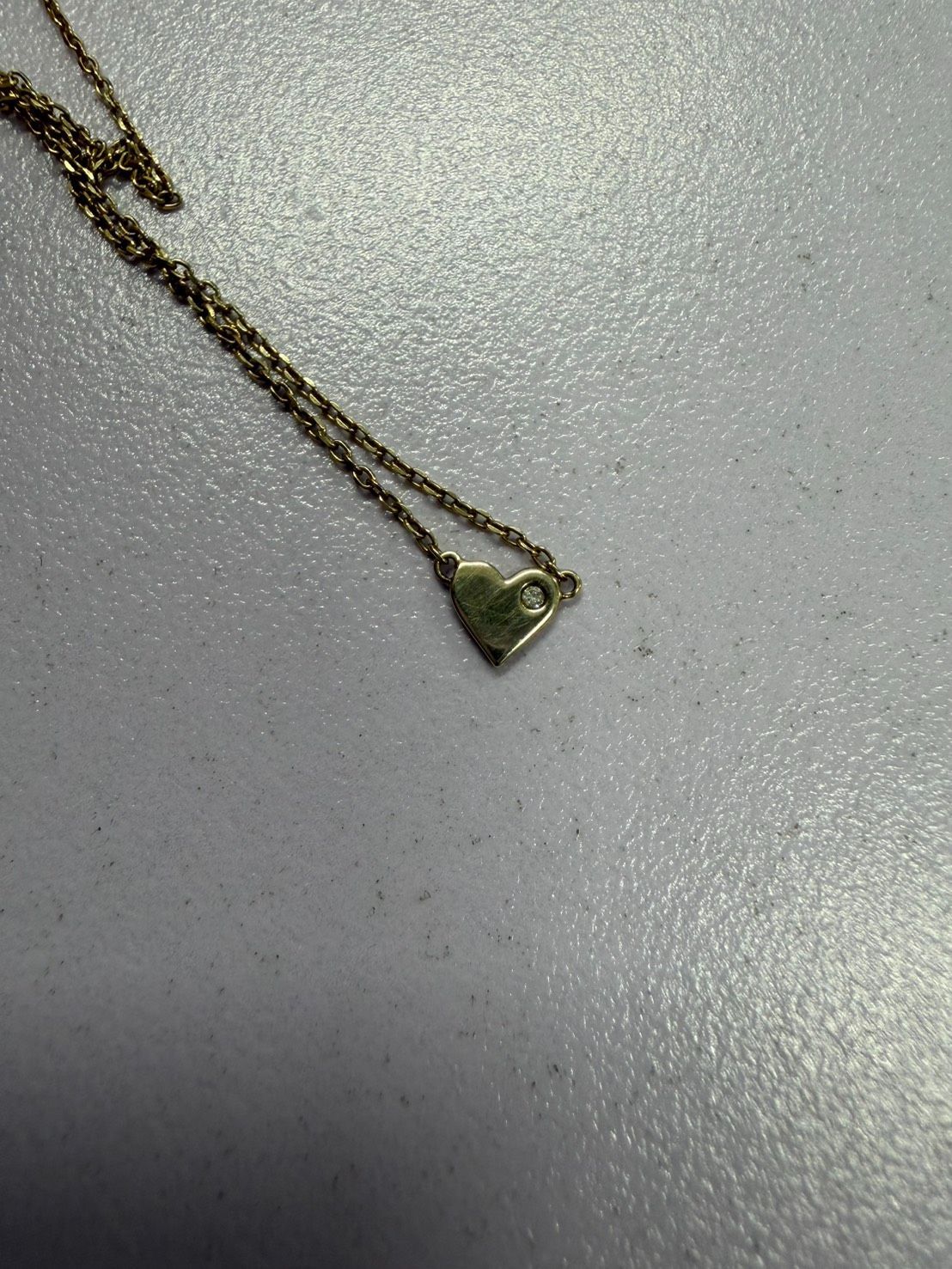 Agete K10 10 karat gold necklace with heart motif pendant on 38cm chain weighing 1.1 grams