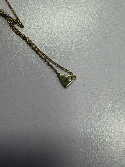 Agete K10 10 karat gold necklace with heart motif pendant on 38cm chain weighing 1.1 grams