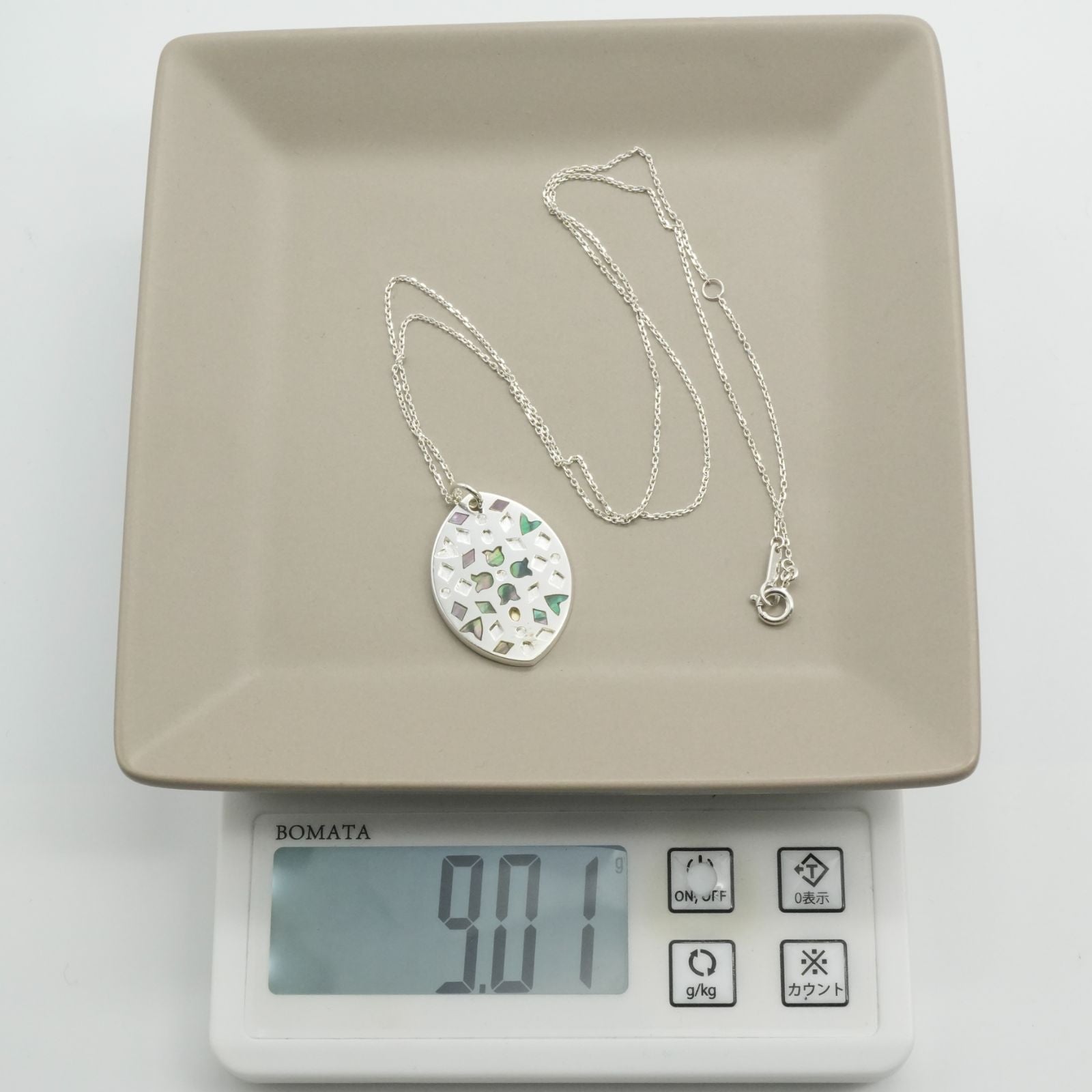 Agate Silver Shell Oval Marquis SV Necklace with silver and shell detail, worn look, displayed on white background