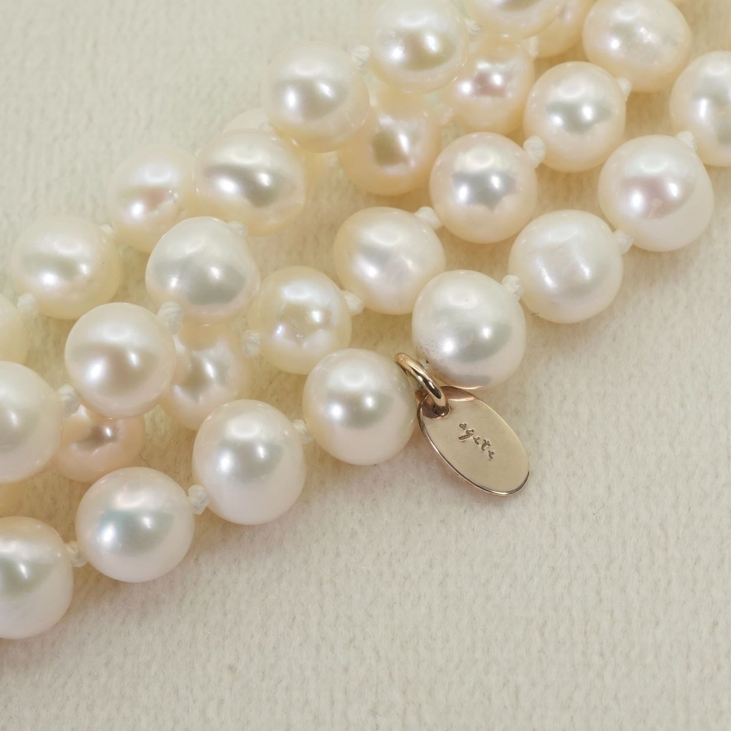 Agate K10 long necklace with baroque pearls measuring 120 cm in length