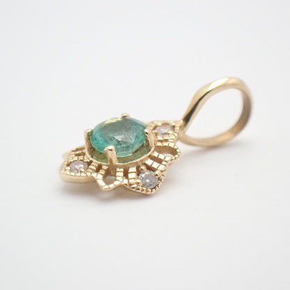 Agete K14 gold pendant top with emerald and 0.01ct diamond, measuring approximately 1.5 cm by 3.0 cm