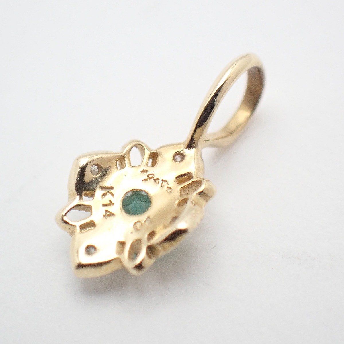 Agete K14 gold pendant top with emerald and 0.01ct diamond, measuring approximately 1.5 cm by 3.0 cm