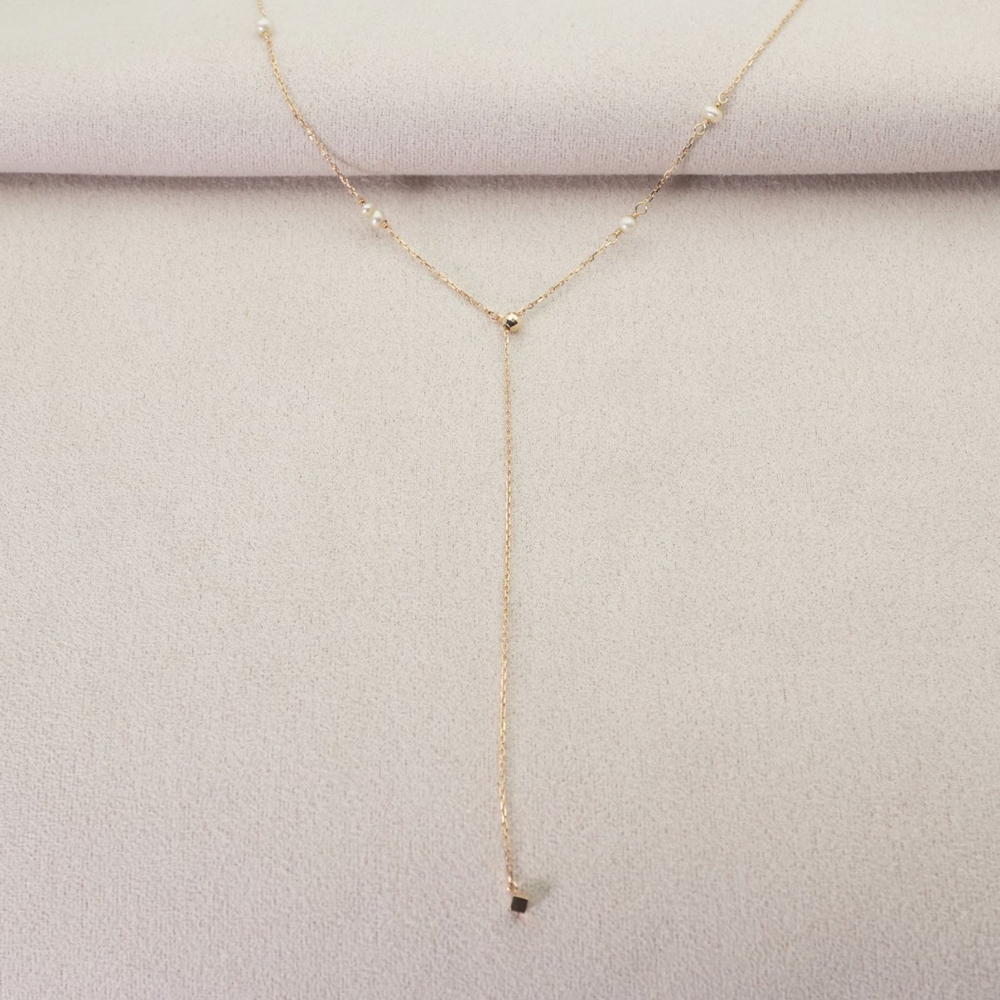 Agete Y-shaped long necklace made of K10 gold with freshwater pearls, clean and polished