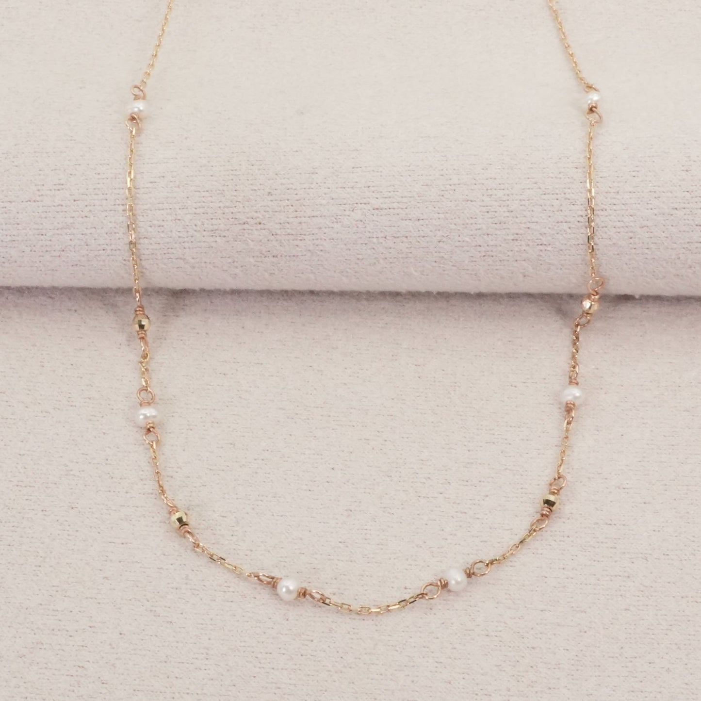Agate K10 necklace featuring a freshwater pearl with a delicate chain model 26-0394