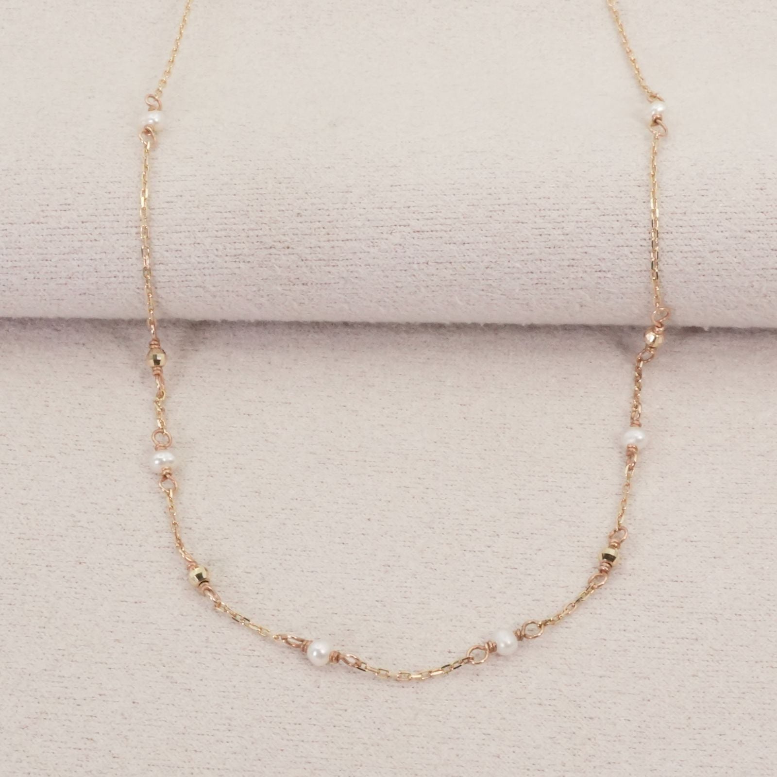Agate K10 necklace featuring a freshwater pearl with a delicate chain model 26-0394