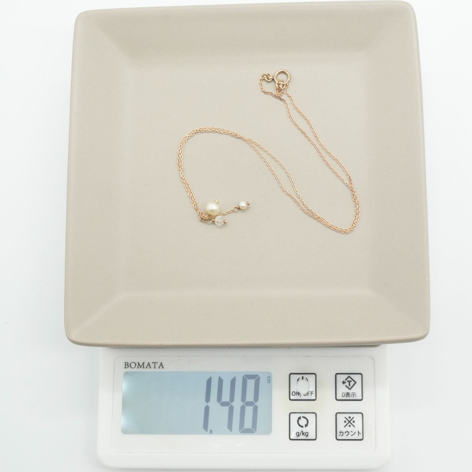 Agat K10 Pearl Quartz Necklace model 26-0676 with pearl accents on a delicate chain
