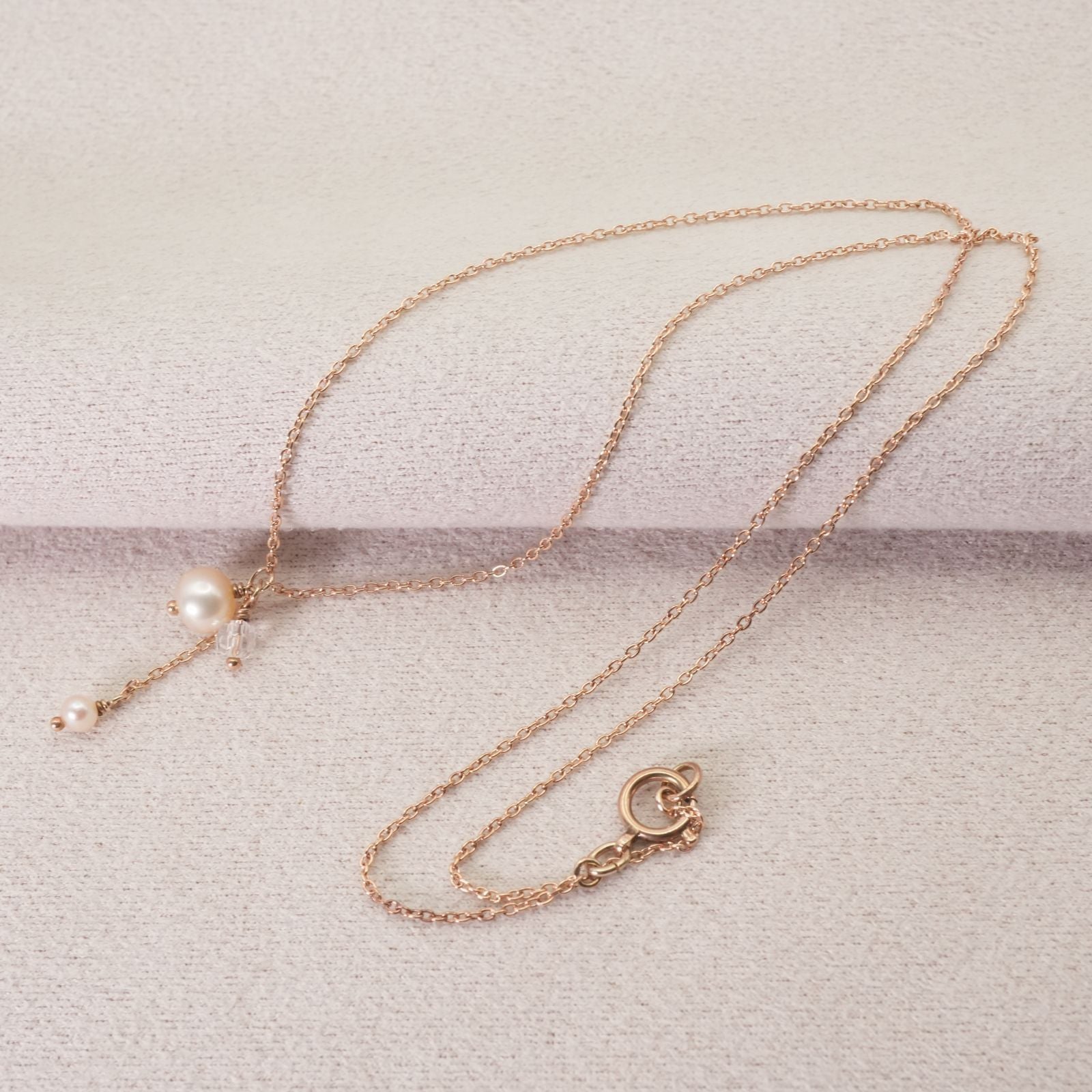 Agat K10 Pearl Quartz Necklace model 26-0676 with pearl accents on a delicate chain