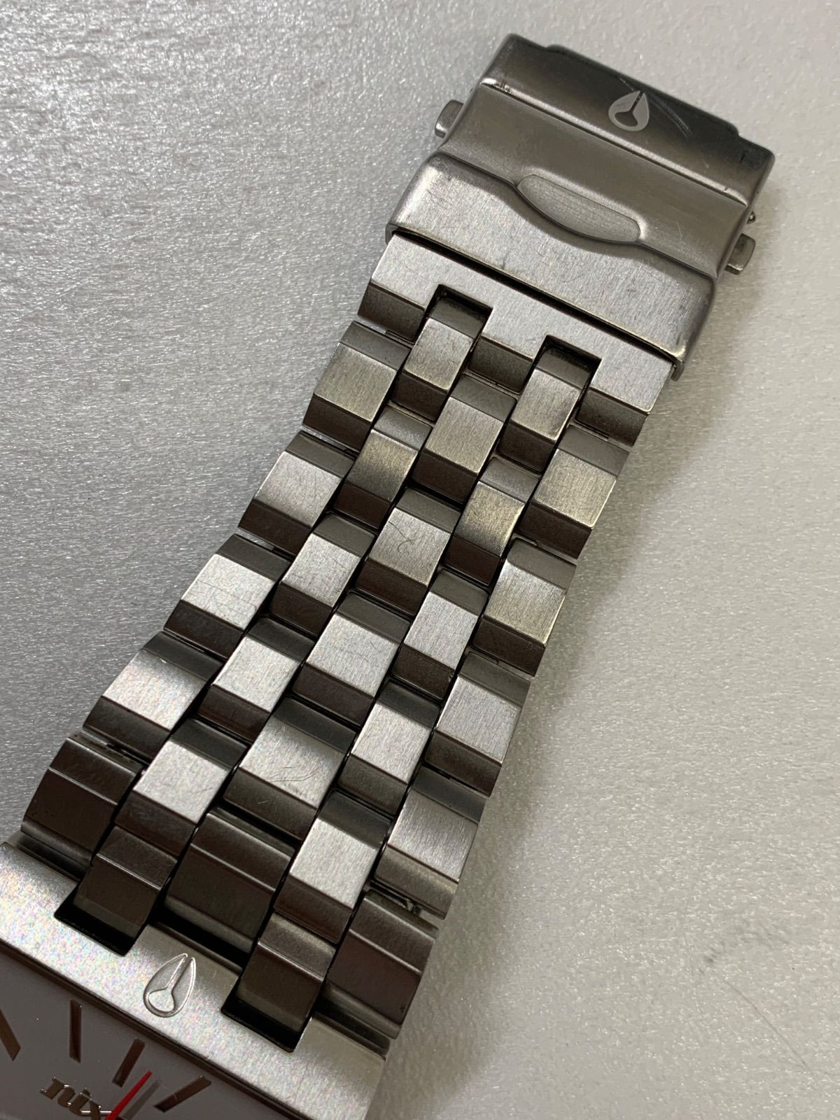 NIXON R7-1521 Quartz Men's Watch — Japanese