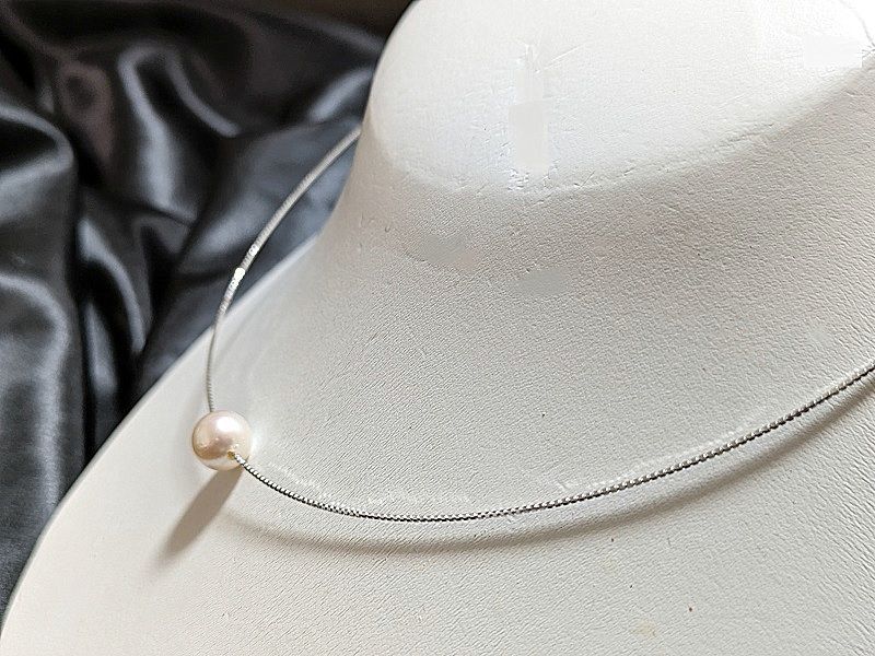 Yamato Akoya Pearl Omega Pearl Push Necklace with 9.5-10 mm white round pearls and thick lacquered wrap