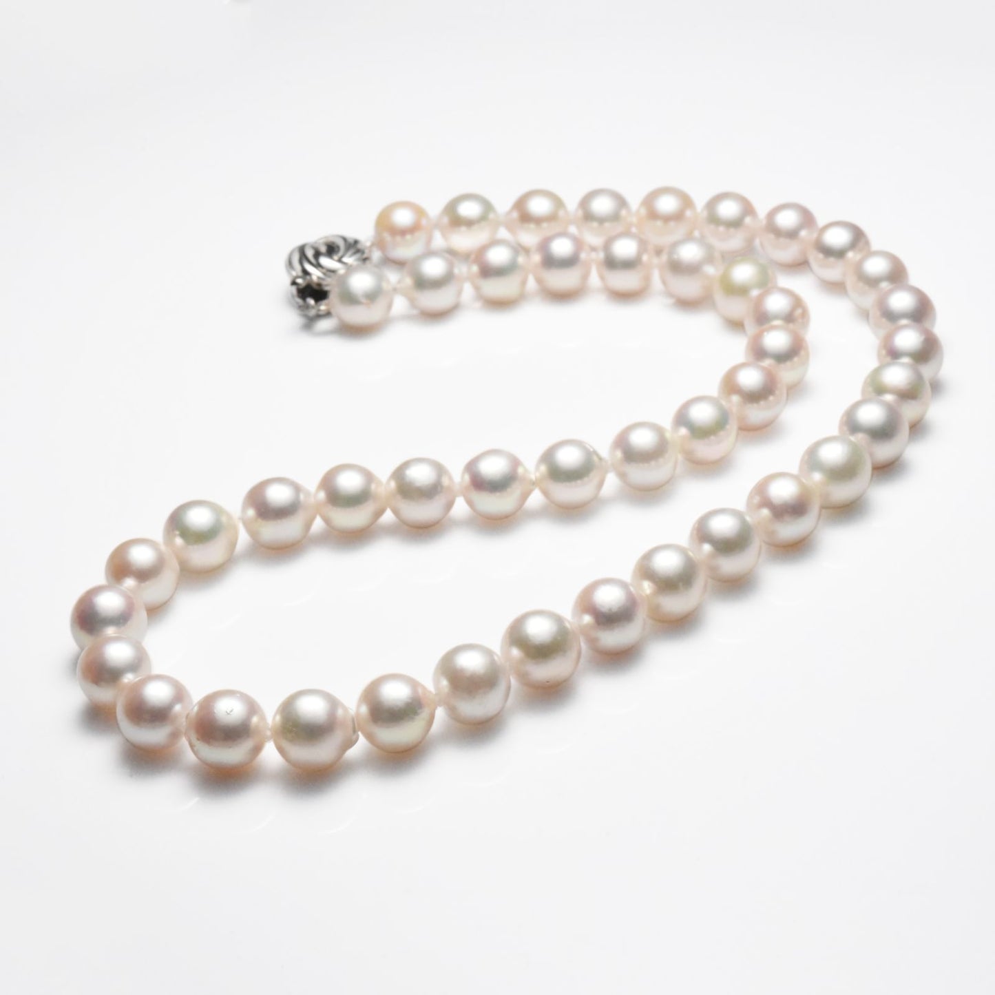 Akoya pearl necklace with 9-9.5mm semi-round baroque pearls and silver rhodium plated clasp, 45cm length