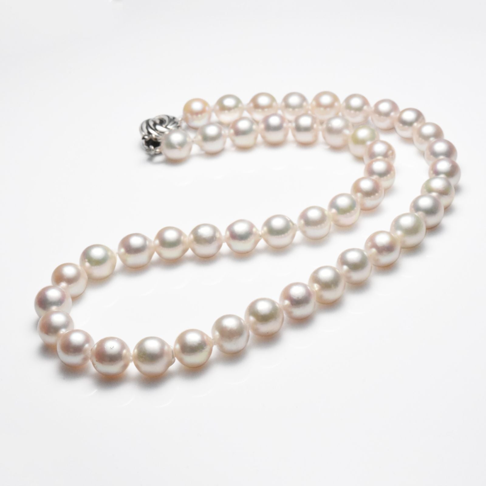 Akoya pearl necklace with 9-9.5mm semi-round baroque pearls and silver rhodium plated clasp, 45cm length