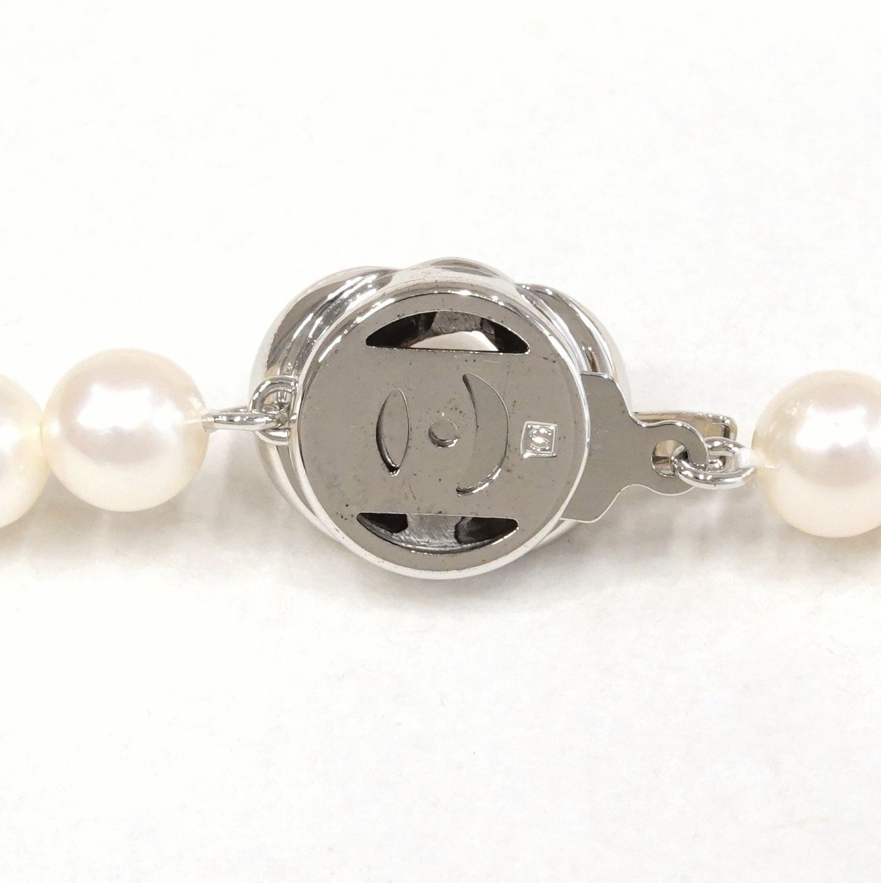 Tasaki Akoya pearl long necklace with 6.5-6.8mm pearls and silver clasp measuring 122cm