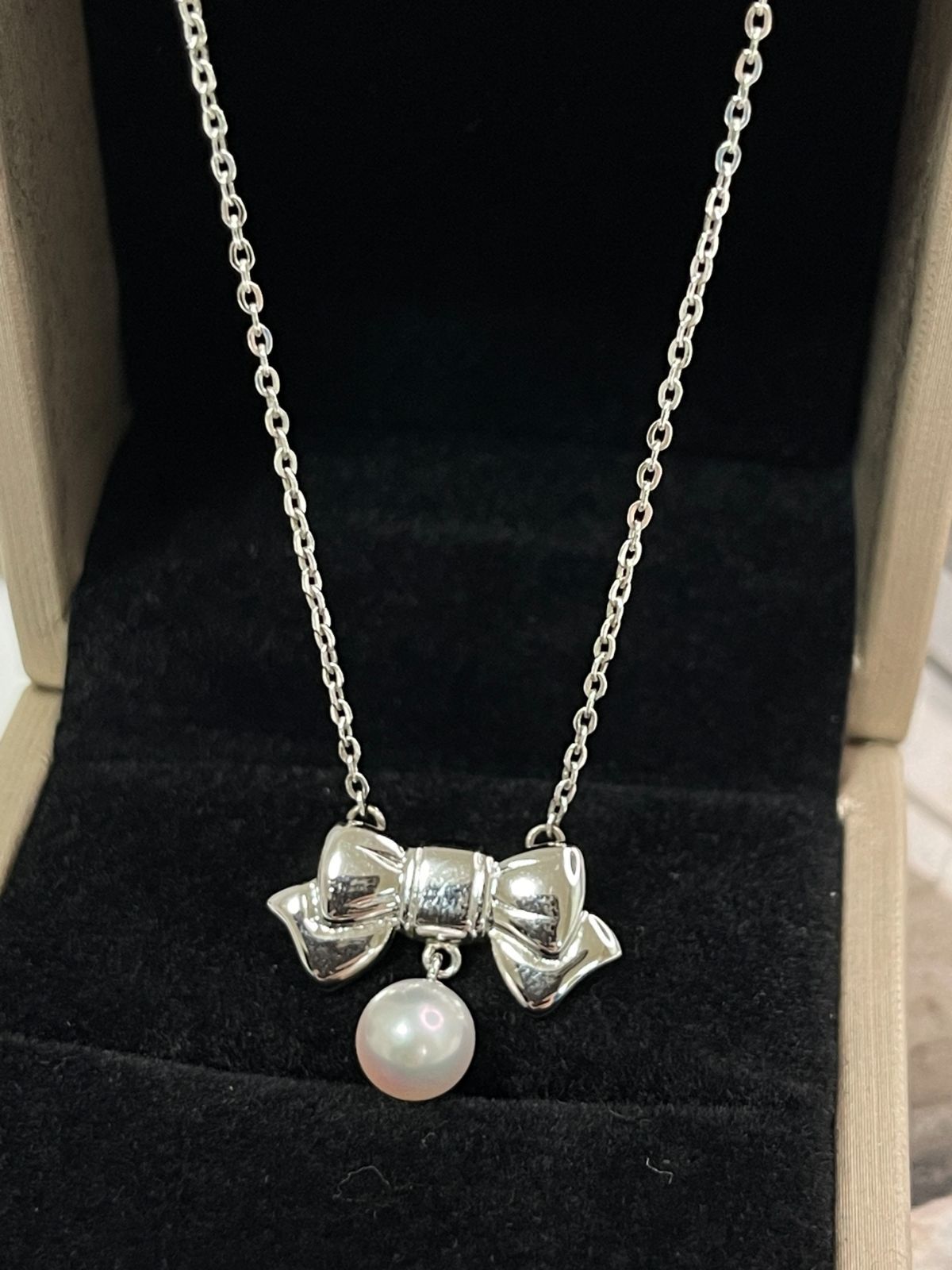 Mikimoto silver necklace with 6.5mm pearls weighing 3.5g, 38cm length