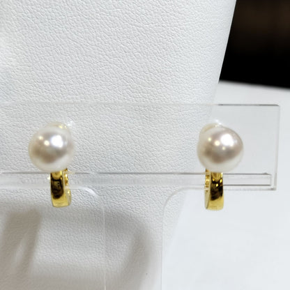 Akoya pearl necklace with 7-7.5 mm pearls and matching 7.5 mm pearl earrings on white background