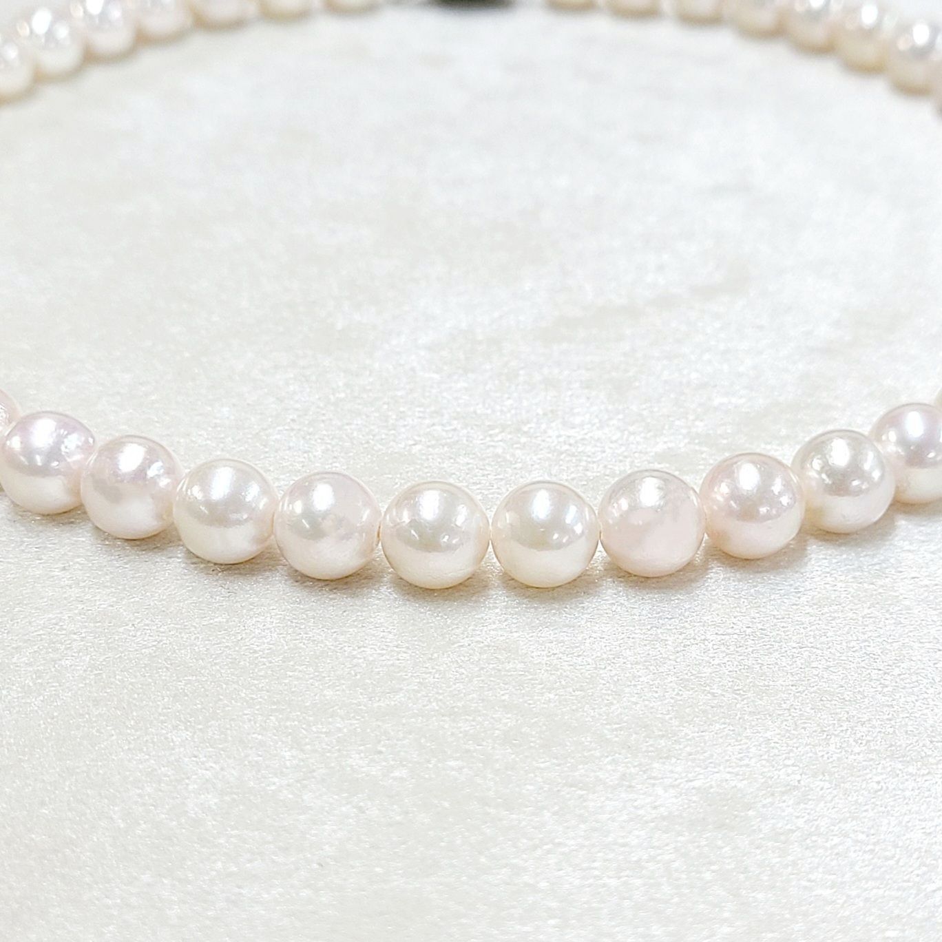 Akoya pearl necklace with 8.5-9.0mm pearls and SV925 clasp on 42cm strand with certification