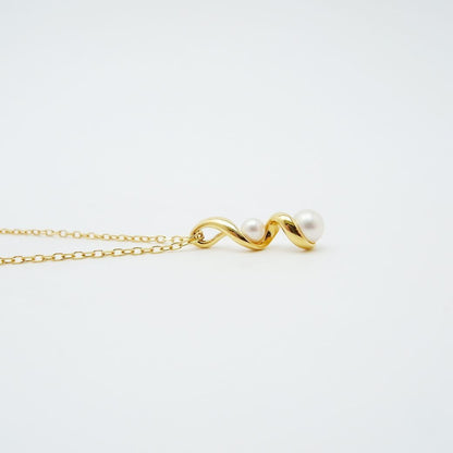 Mikimoto Akoya pearl pendant necklace with 4.8mm and 3.5mm pearls on 40cm K18YG chain