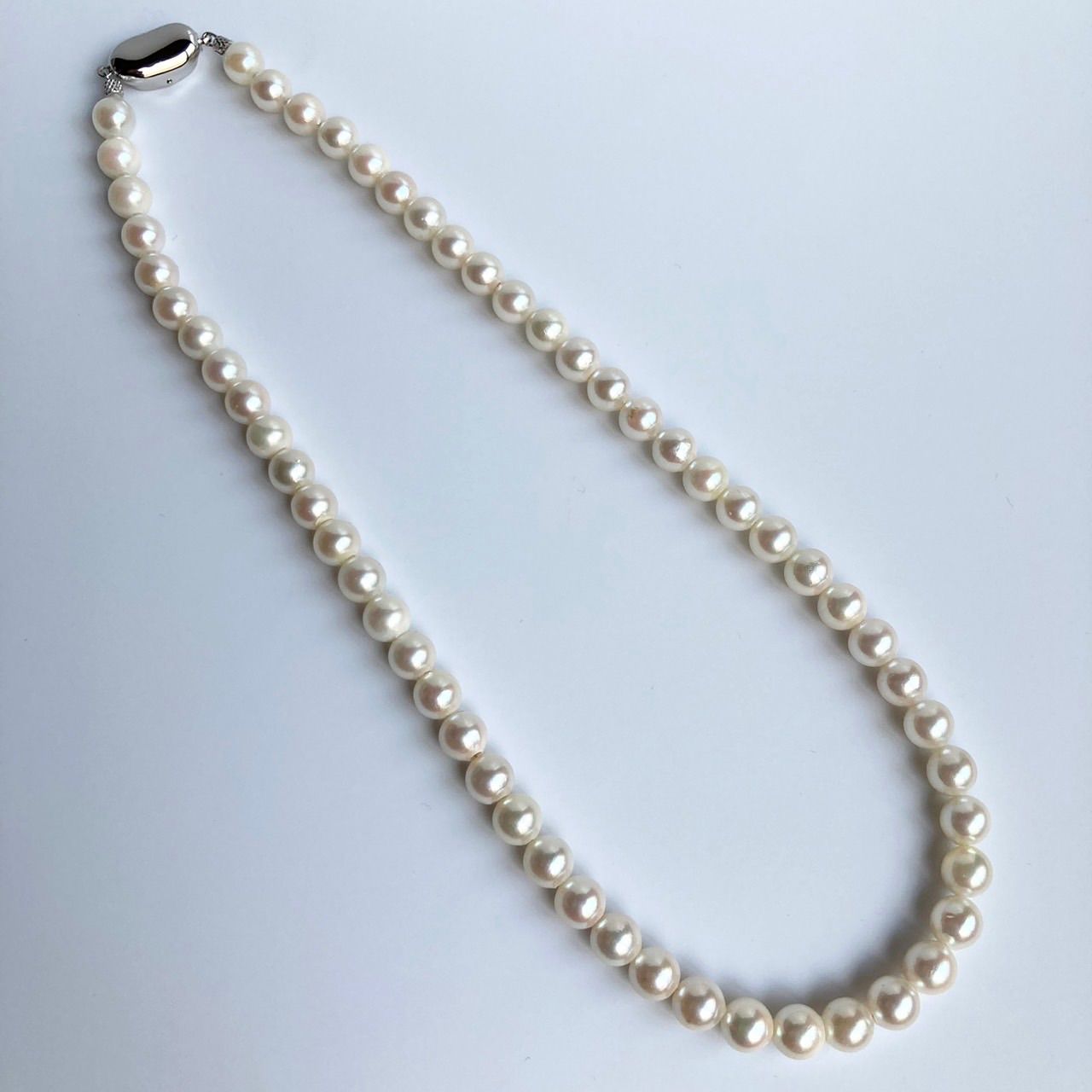 Akoya pearl necklace 43cm with 6.5-7.0mm semi-round white pearls on silver chain