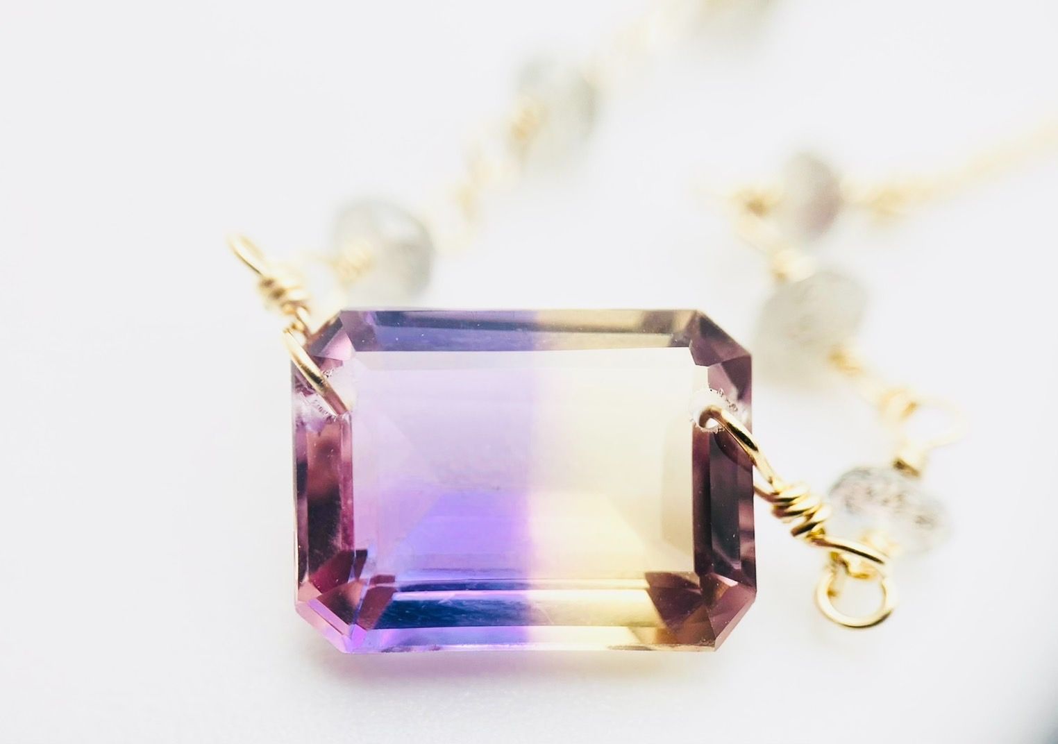 Agate K10YG gold necklace with amethyst and labradorite gemstones, two-tone bicolor design, 45 cm chain