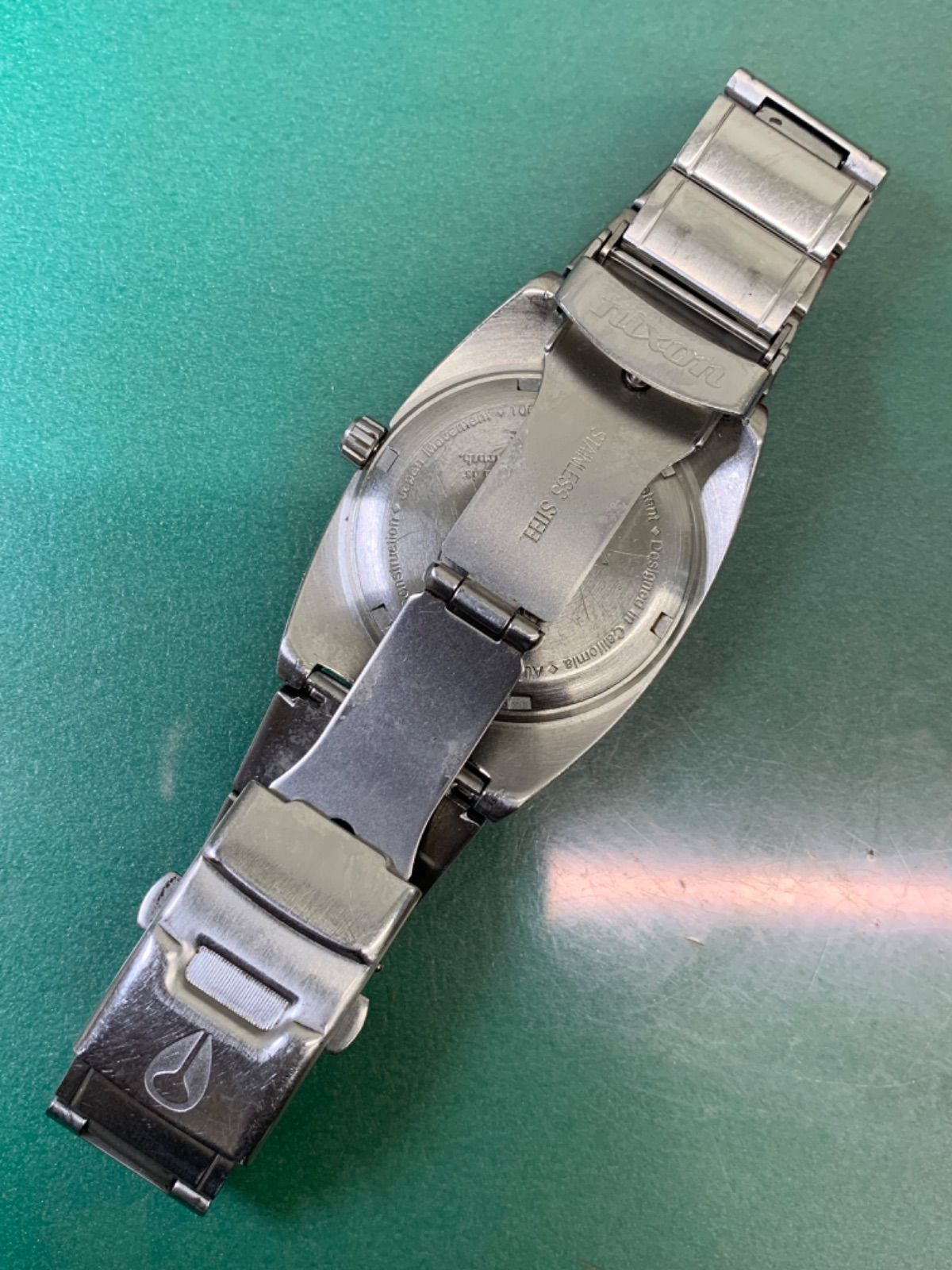 NIXON R6-3993 Quartz Men's Watch — Japanese