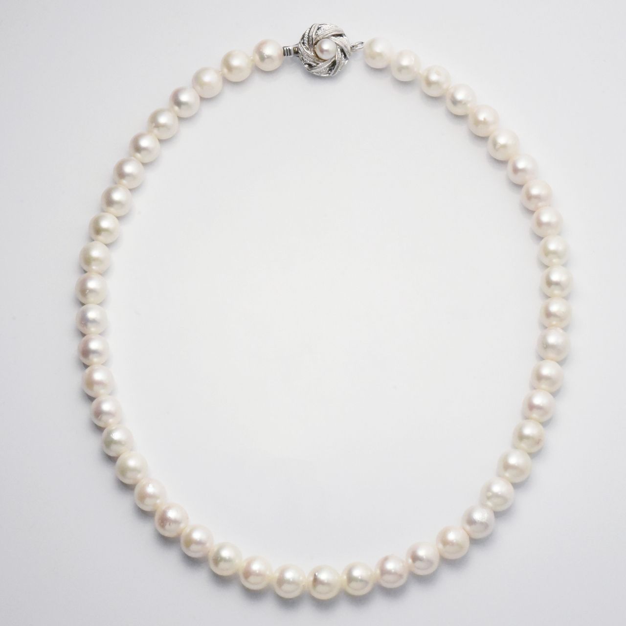 Akoya pearl necklace 8-8.5mm with dyed gray freshwater pearl necklace set displayed on white background