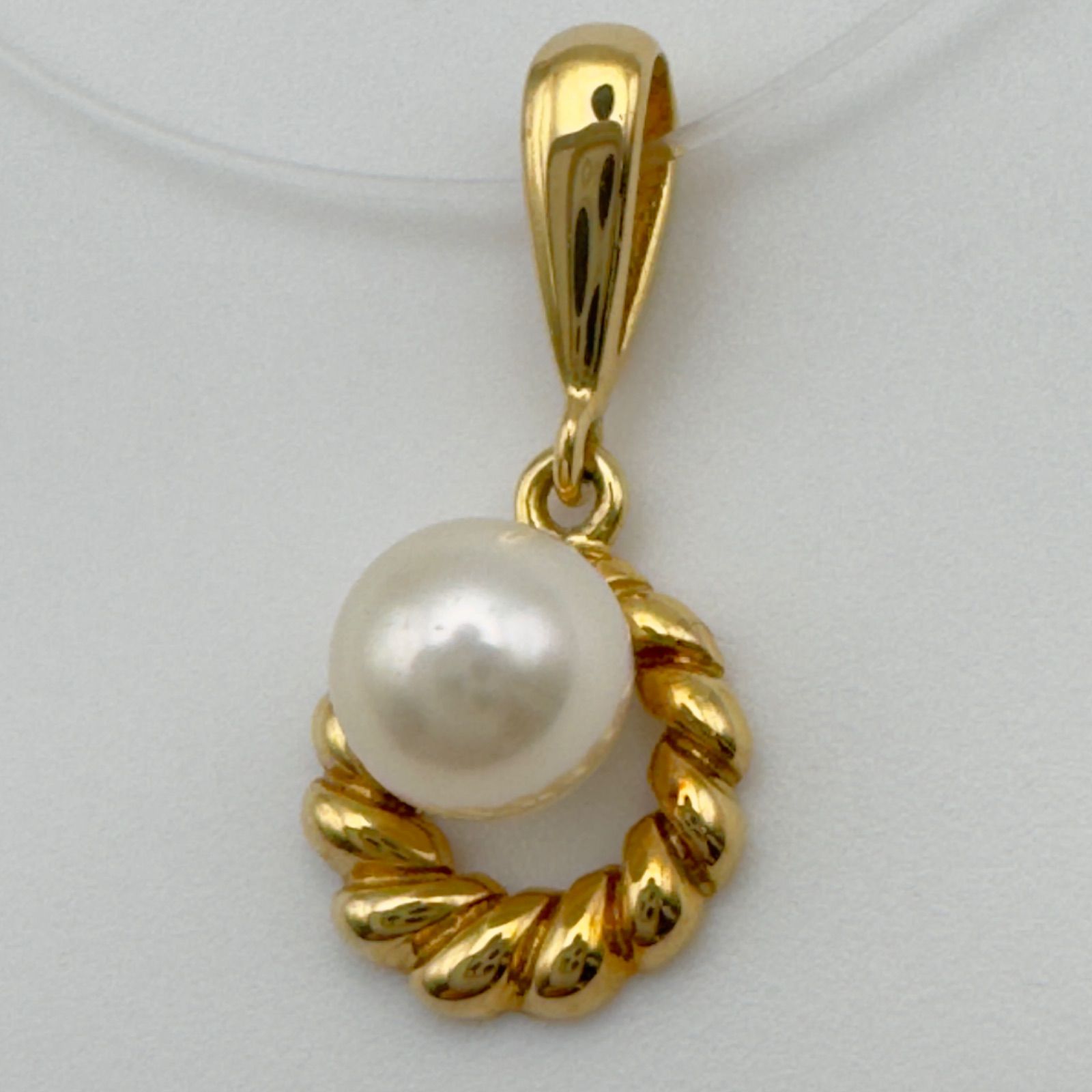 Mikimoto Necklace Top featuring a 4.9mm pearl set in a K18 gold setting weighing 0.9 grams