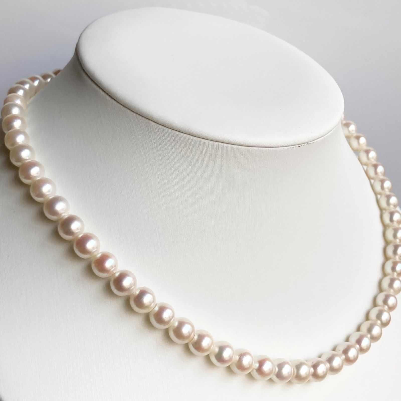 Akoya pearl necklace with 6.5-7.0mm pearls and silver clasp, 43cm length