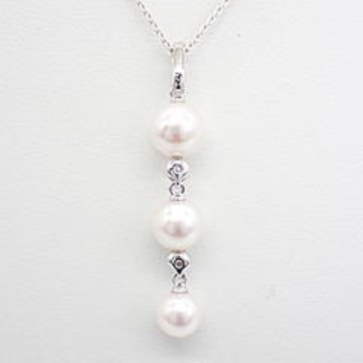 Tasaki 750WG silver pearl necklace designed for ladies featuring lustrous pearls on a silver chain